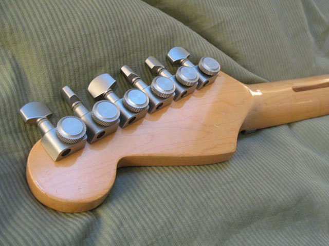 http://xhefriguitars.com/Parts/ShallarTuners.jpg