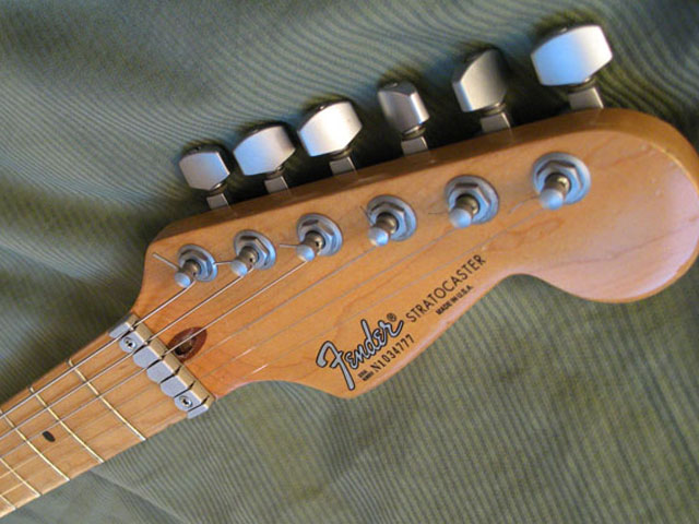 http://xhefriguitars.com/Parts/WilkisonNut.jpg