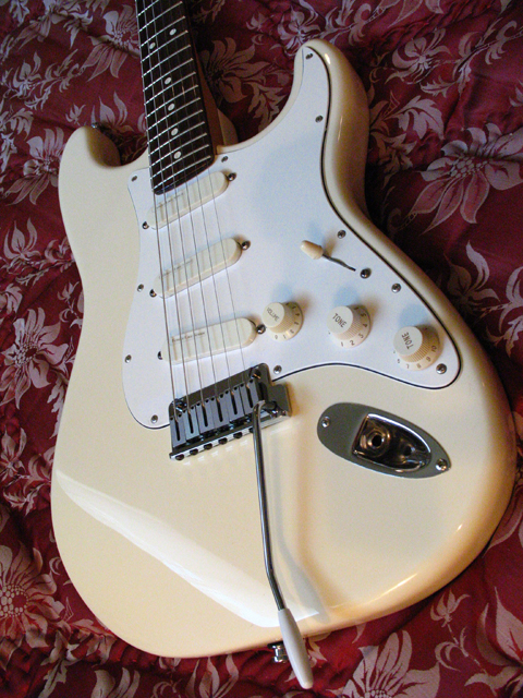 http://xhefriguitars.com/Stuff/Plus%20Colors/Vintage%20White.jpg